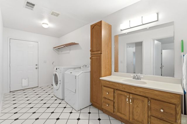 693 Basil Court, Lemoore, CA 93245