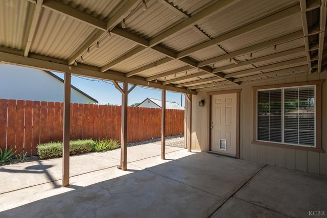 693 Basil Court, Lemoore, CA 93245