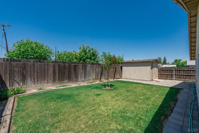 693 Basil Court, Lemoore, CA 93245