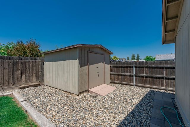 693 Basil Court, Lemoore, CA 93245