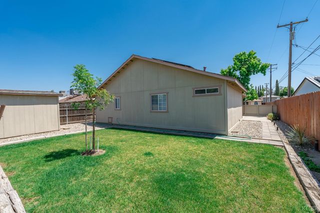 693 Basil Court, Lemoore, CA 93245