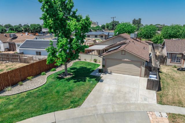 693 Basil Court, Lemoore, CA 93245