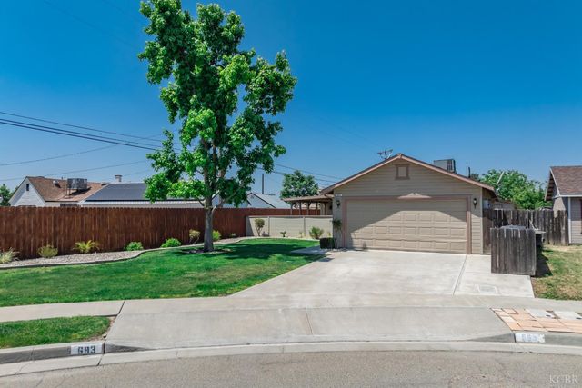 693 Basil Court, Lemoore, CA 93245