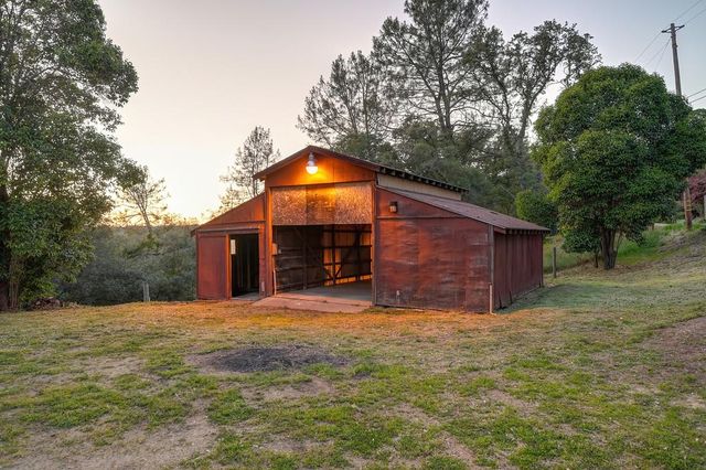 2636 Shirland Tract Rd, Auburn, CA 95603
