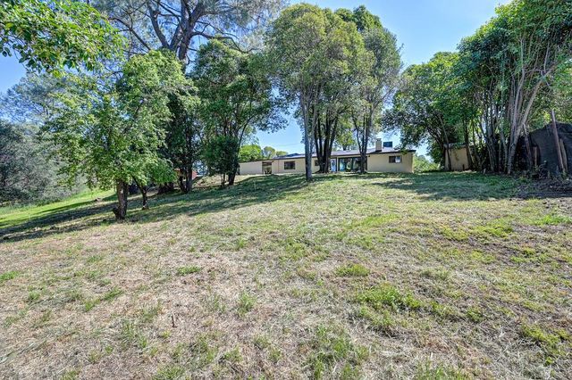 2636 Shirland Tract Rd, Auburn, CA 95603