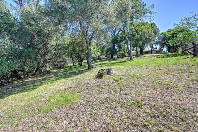 2636 Shirland Tract Rd, Auburn, CA 95603