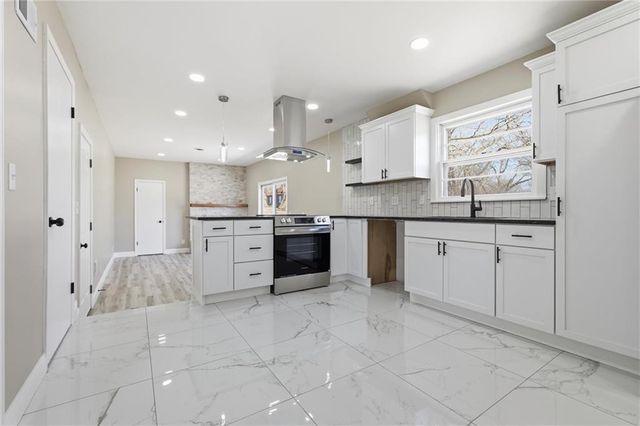 8821 Lane Avenue, Kansas City, MO 64138