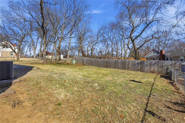 8821 Lane Avenue, Kansas City, MO 64138