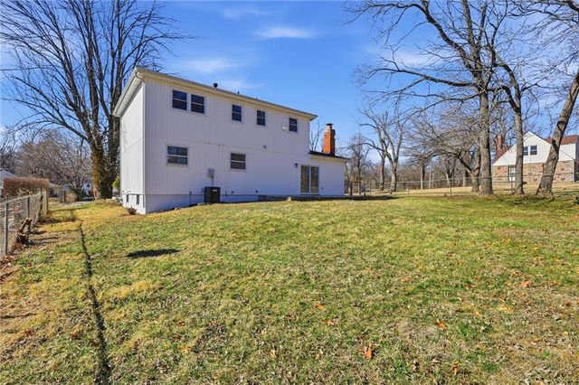 8821 Lane Avenue, Kansas City, MO 64138