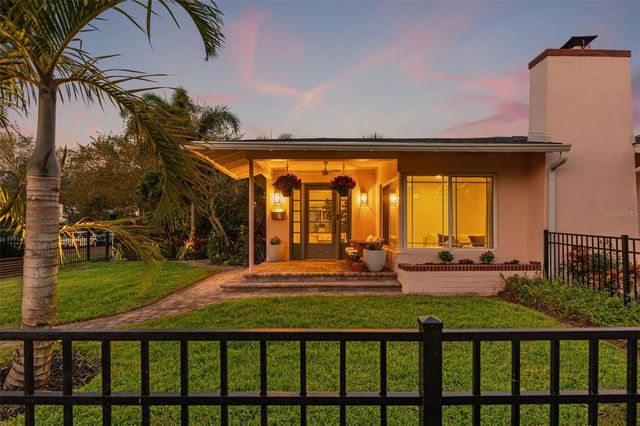 101 27TH AVENUE N, St Petersburg, FL 33704