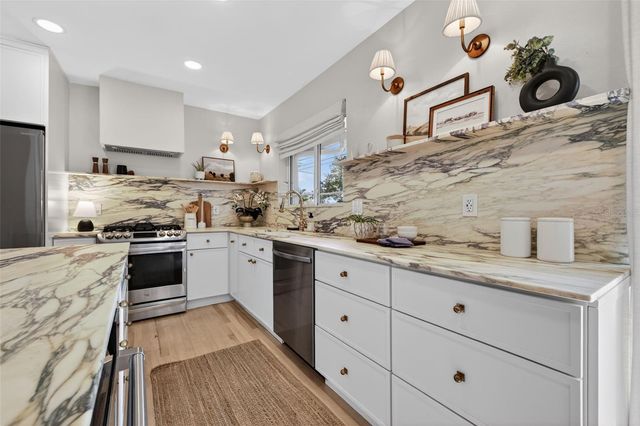 101 27TH AVENUE N, St Petersburg, FL 33704