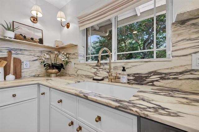 101 27TH AVENUE N, St Petersburg, FL 33704