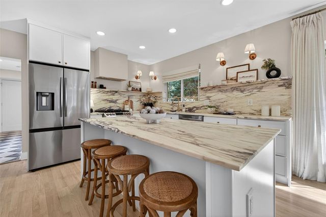 101 27TH AVENUE N, St Petersburg, FL 33704