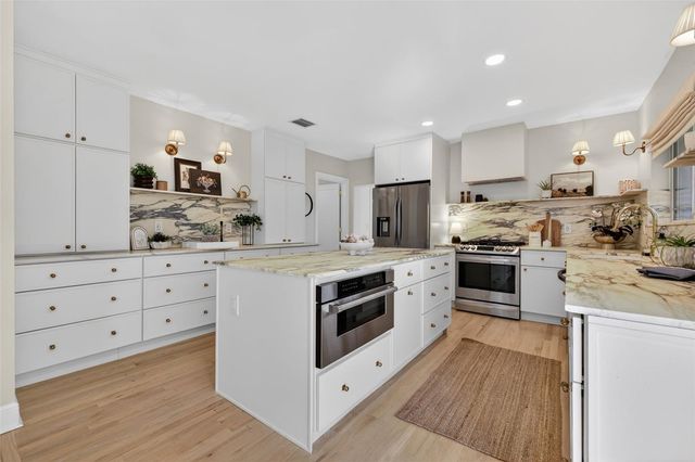 101 27TH AVENUE N, St Petersburg, FL 33704