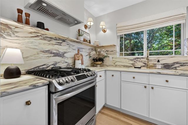 101 27TH AVENUE N, St Petersburg, FL 33704