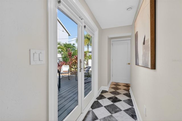 101 27TH AVENUE N, St Petersburg, FL 33704