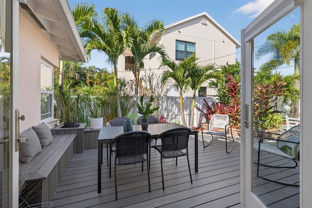 101 27TH AVENUE N, St Petersburg, FL 33704