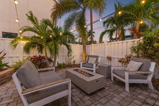 101 27TH AVENUE N, St Petersburg, FL 33704