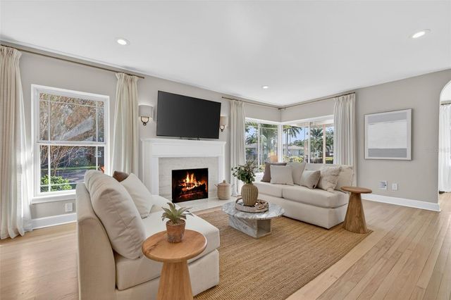 101 27TH AVENUE N, St Petersburg, FL 33704