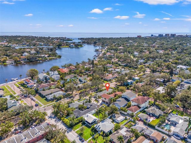 101 27TH AVENUE N, St Petersburg, FL 33704