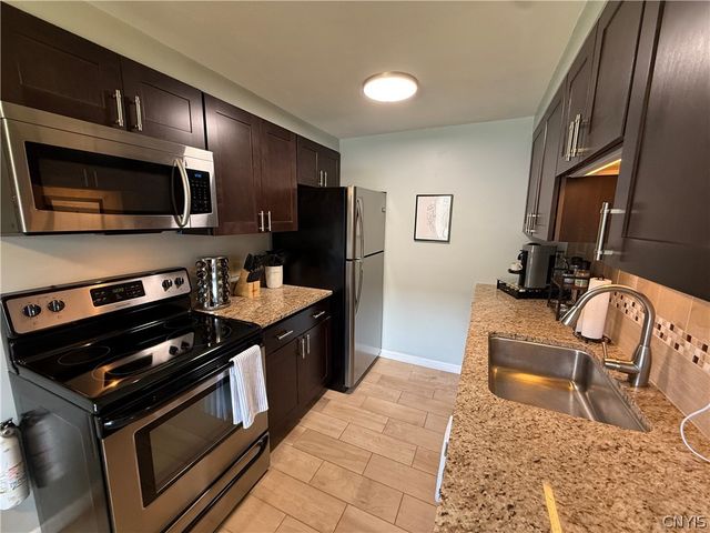 260 Watertree Drive, Dewitt, NY 13057