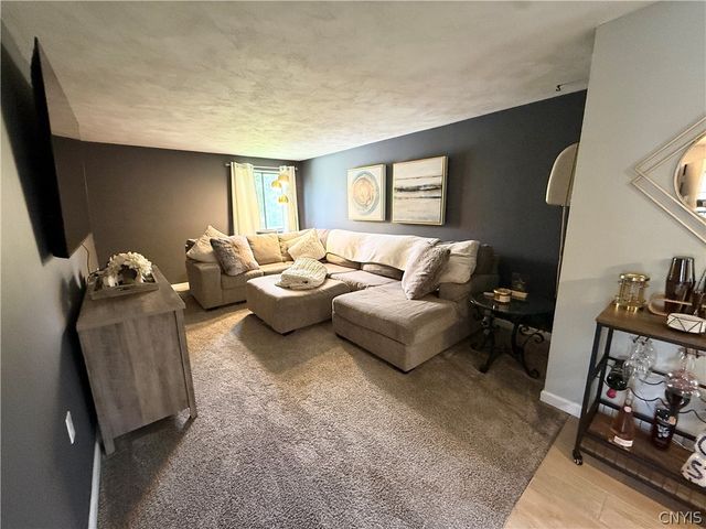 260 Watertree Drive, Dewitt, NY 13057