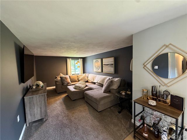 260 Watertree Drive, Dewitt, NY 13057