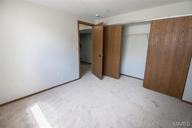 12121 Glenpark Drive, Maryland Heights, MO 63043