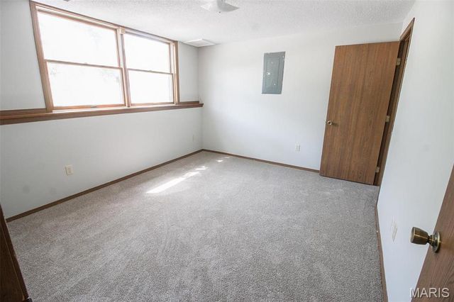 12121 Glenpark Drive, Maryland Heights, MO 63043