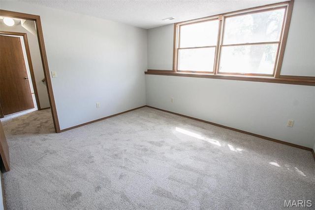 12121 Glenpark Drive, Maryland Heights, MO 63043