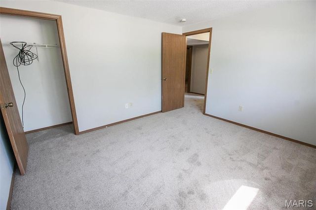 12121 Glenpark Drive, Maryland Heights, MO 63043