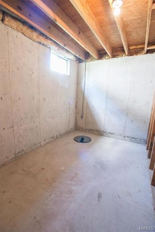 12121 Glenpark Drive, Maryland Heights, MO 63043