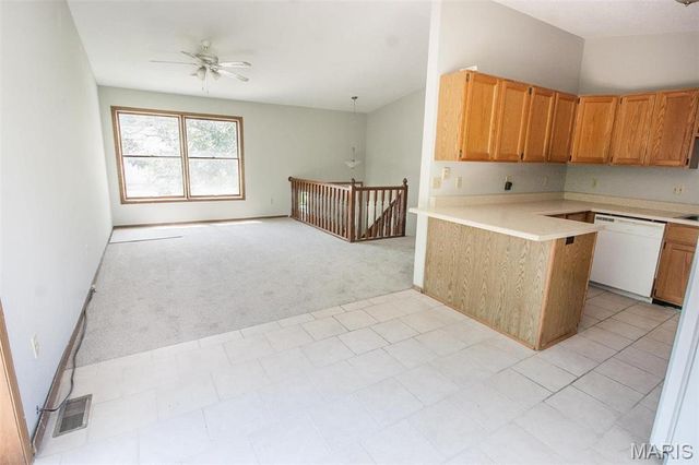 12121 Glenpark Drive, Maryland Heights, MO 63043