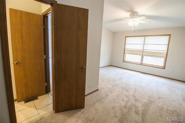 12121 Glenpark Drive, Maryland Heights, MO 63043