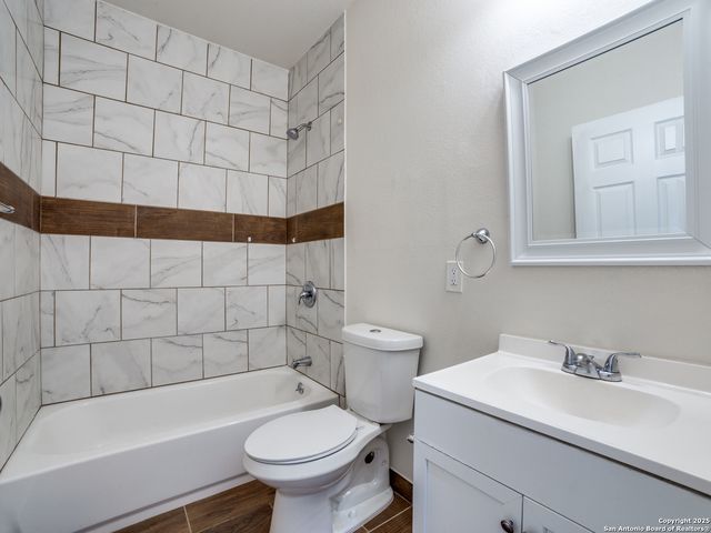 22806 Shady Forest Dr, Elmendorf, TX 78112