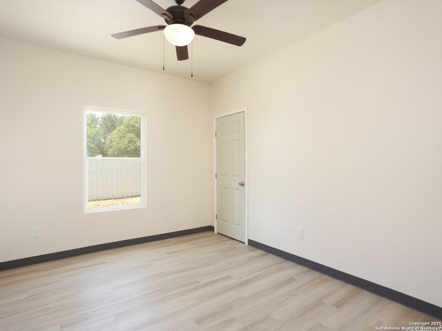 22806 Shady Forest Dr, Elmendorf, TX 78112