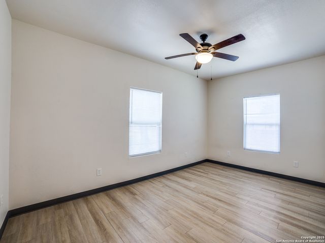 22806 Shady Forest Dr, Elmendorf, TX 78112