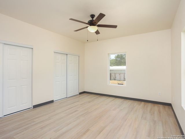 22806 Shady Forest Dr, Elmendorf, TX 78112