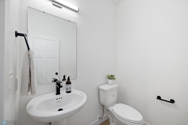 5887 41 Street S, Fargo, ND 58104