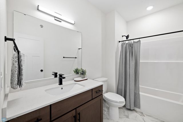 5887 41 Street S, Fargo, ND 58104