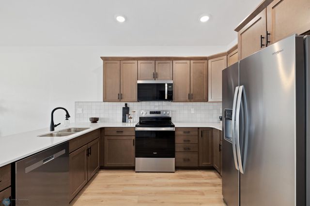 5887 41 Street S, Fargo, ND 58104