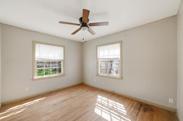 642 Sylvan Ln, Wichita, KS 67218