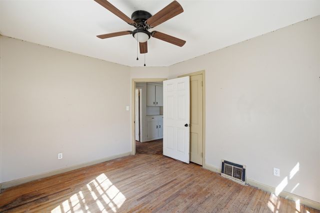 642 Sylvan Ln, Wichita, KS 67218