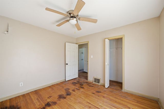 642 Sylvan Ln, Wichita, KS 67218