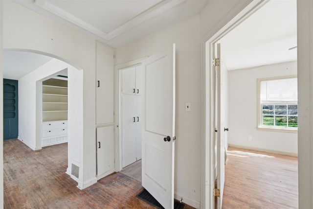 642 Sylvan Ln, Wichita, KS 67218