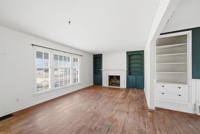 642 Sylvan Ln, Wichita, KS 67218