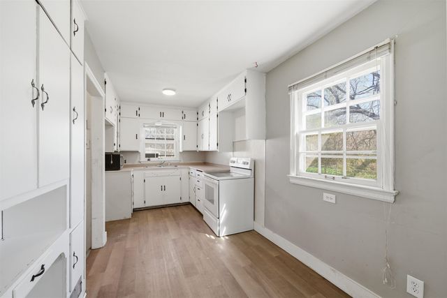 642 Sylvan Ln, Wichita, KS 67218