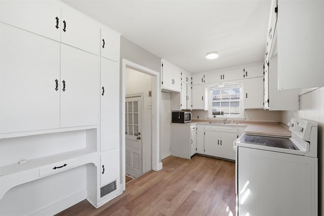 642 Sylvan Ln, Wichita, KS 67218