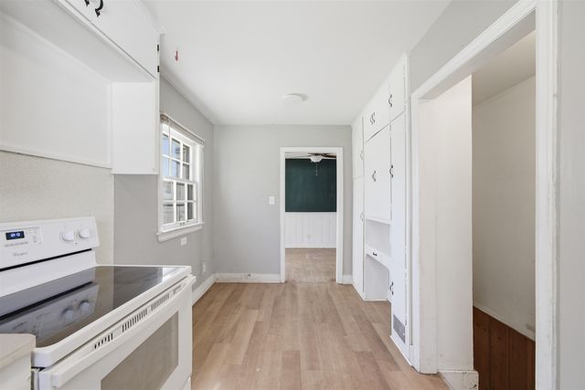 642 Sylvan Ln, Wichita, KS 67218