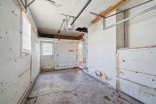 642 Sylvan Ln, Wichita, KS 67218